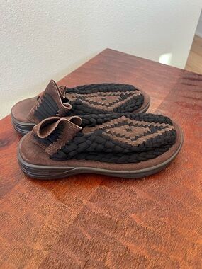 Unisex Hand Made In Mexico aztec Black Brown woven closed toe sandals Sz 6